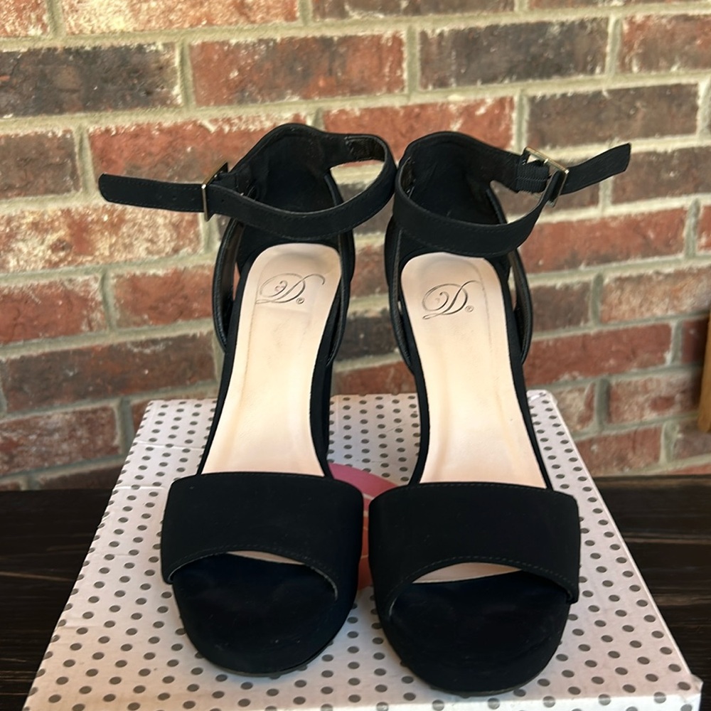 Delicious adjure brand ankle strap black platform heel worn once for a dance
